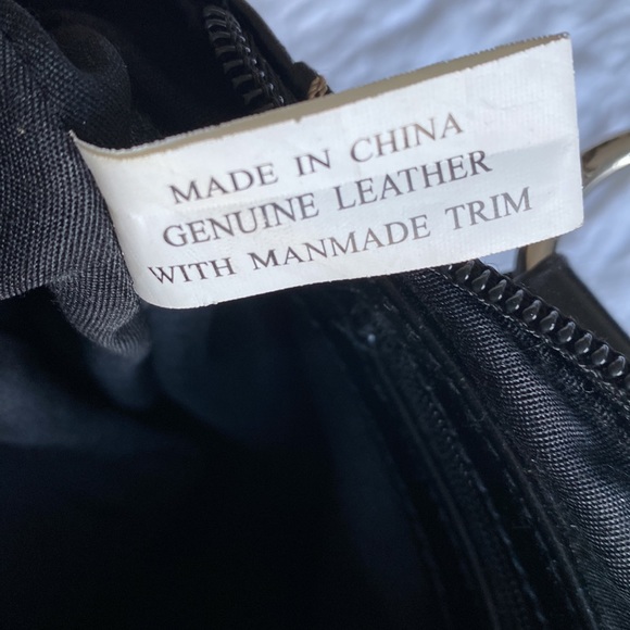 Black genuine leather shoulder bag w contrast white stitching. Brand unknown🖤 - Picture 7 of 12